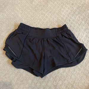Lululemon Hotty Hot 2.5in Low Rise Size 6